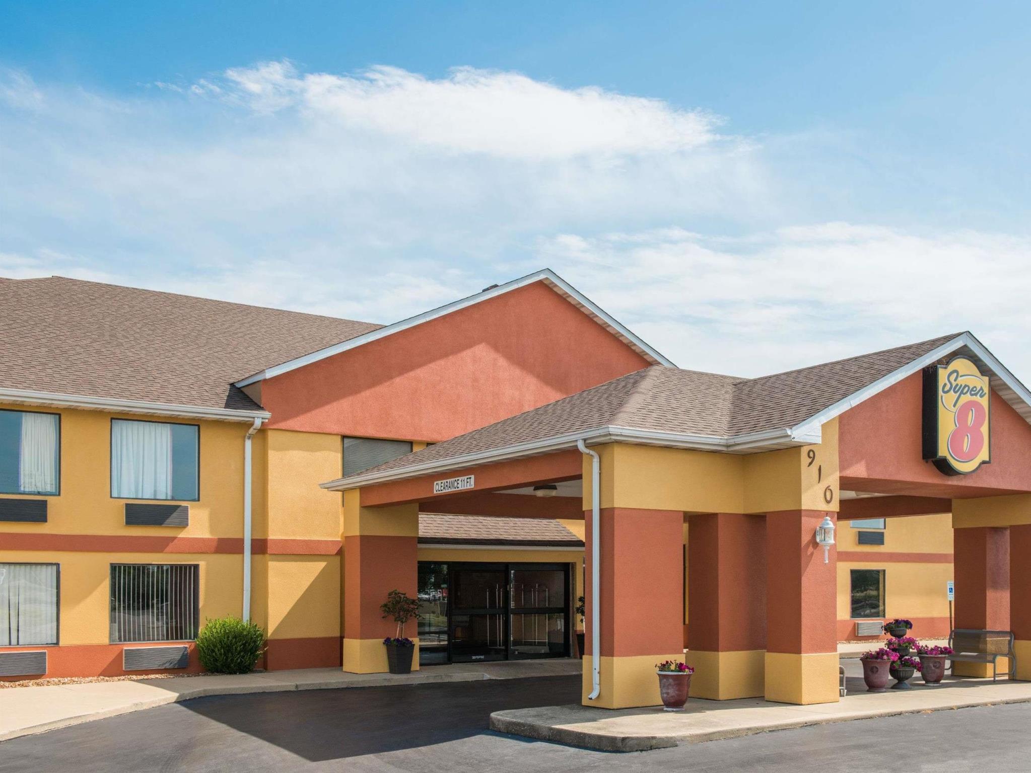 Super 8 By Wyndham Troy Il/St. Louis Area Hotel Kültér fotó