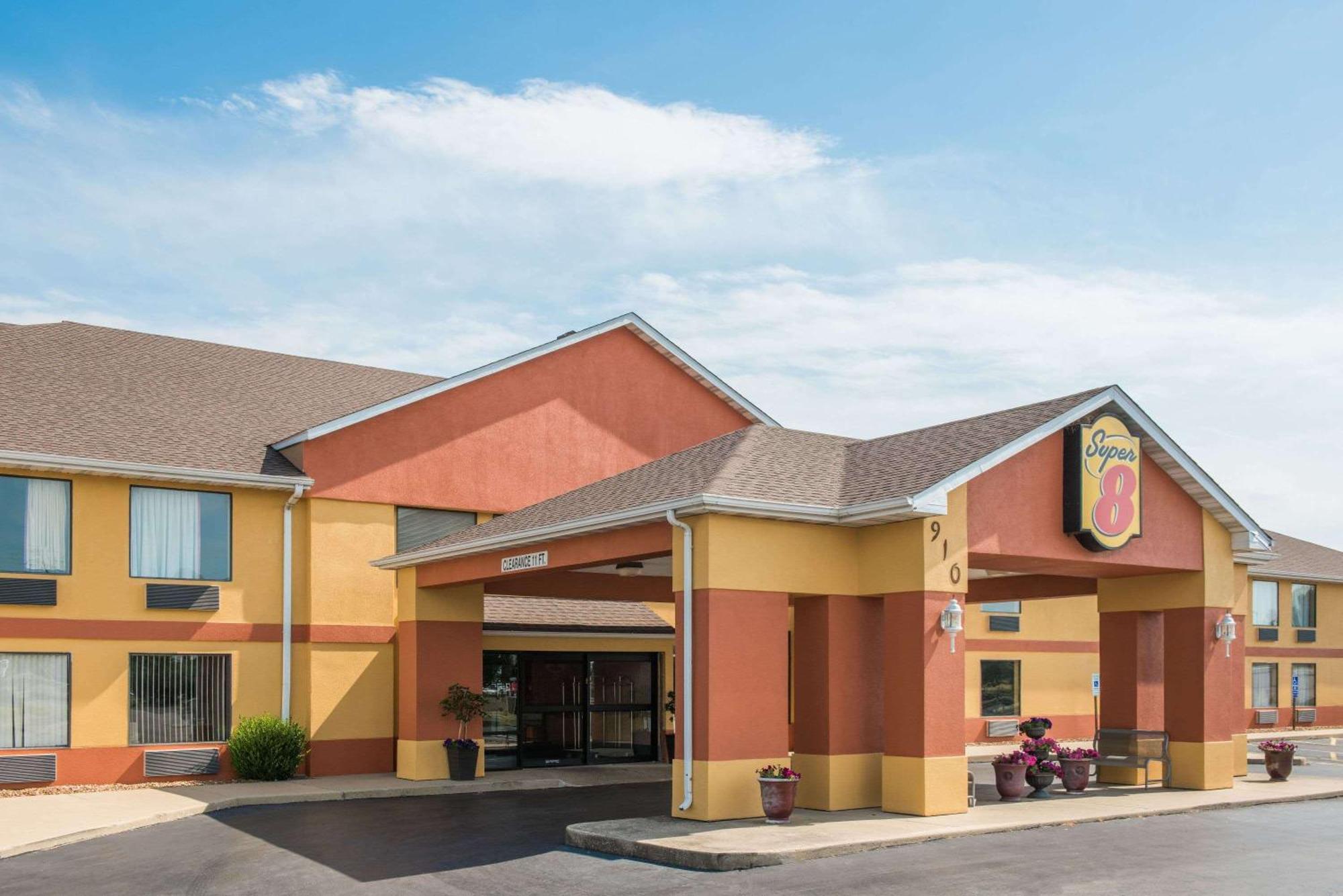 Super 8 By Wyndham Troy Il/St. Louis Area Hotel Kültér fotó