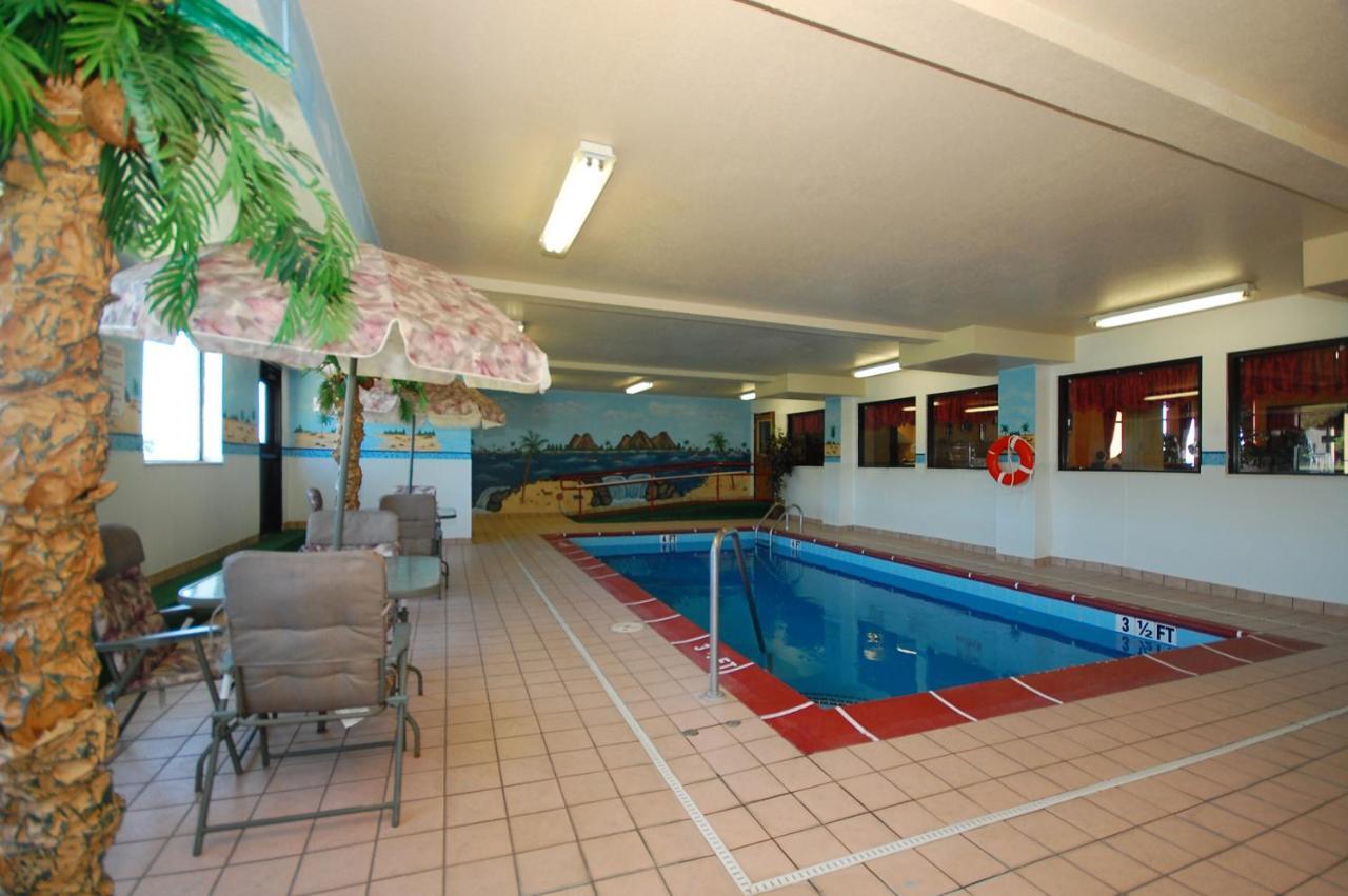 Super 8 By Wyndham Troy Il/St. Louis Area Hotel Kültér fotó