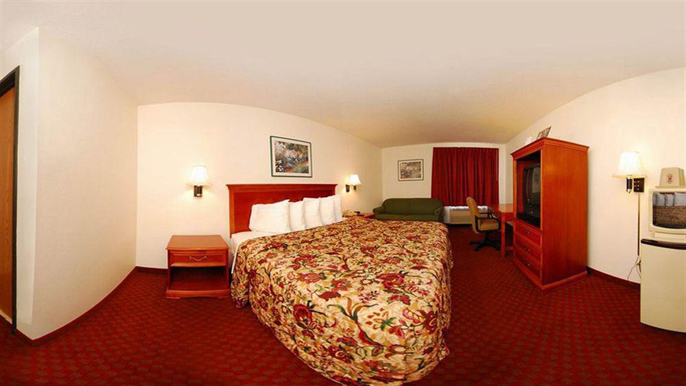 Super 8 By Wyndham Troy Il/St. Louis Area Hotel Kültér fotó