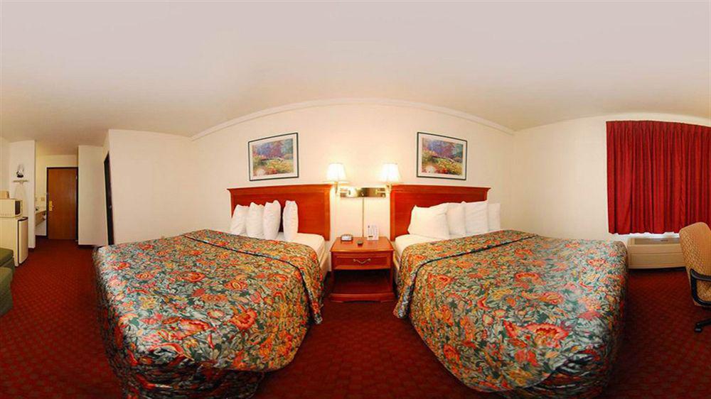 Super 8 By Wyndham Troy Il/St. Louis Area Hotel Kültér fotó